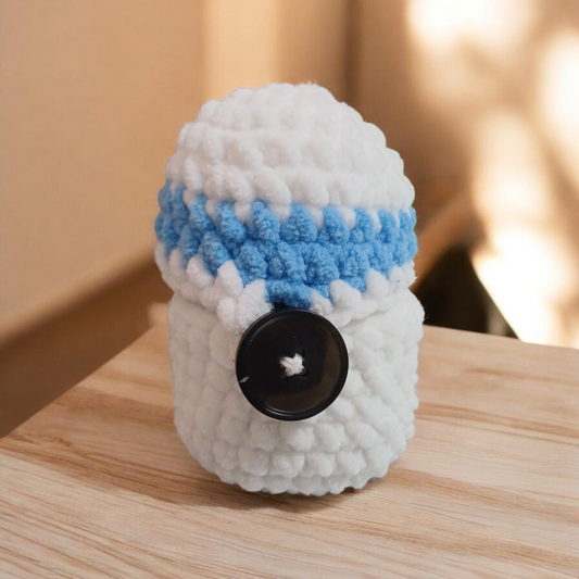 Crocher mini dinosaur in egg