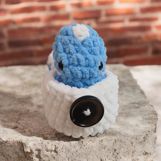 Crocher mini dinosaur in egg